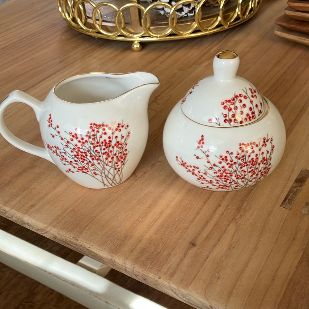 Holiday Nicole Miller red berry sugar and creamer set